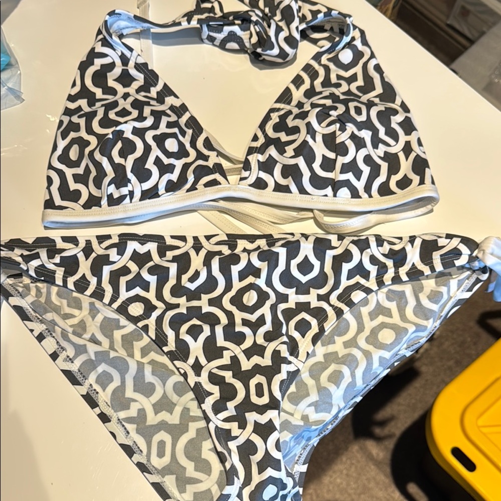 New Tommy Bahama Medium Grey and White Geometric Bikini Set